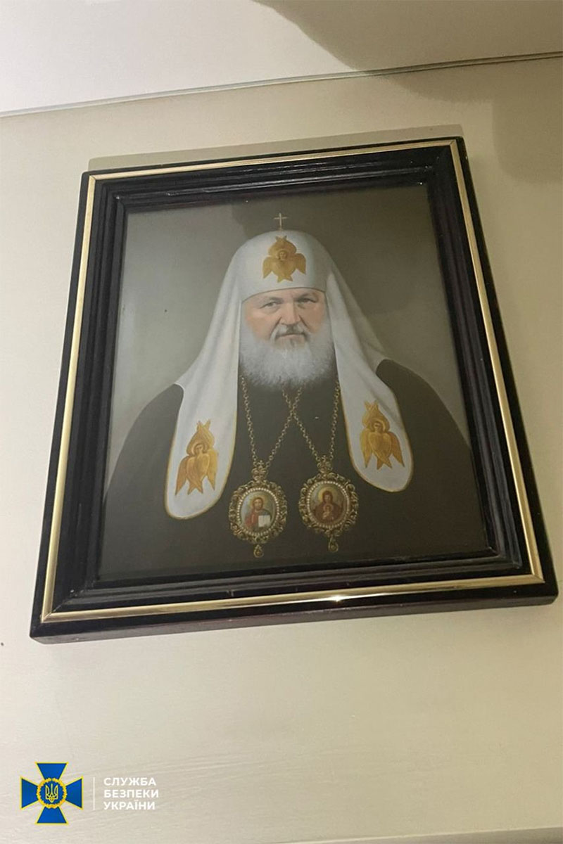 Портрет Кирила Гундяєва на стіні в одному з перевірених храмів УПЦ МП