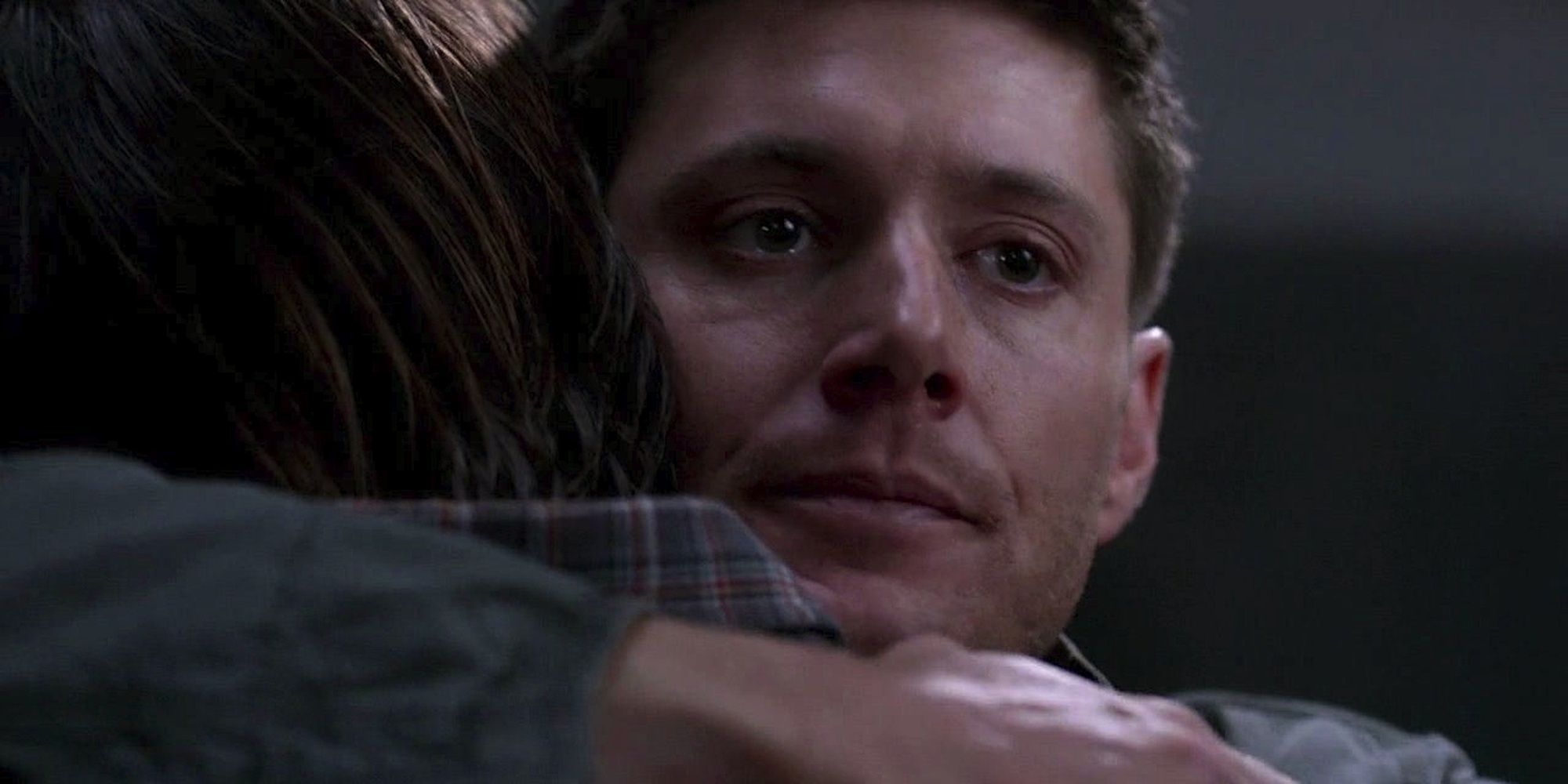 Sam and Dean hug in the Spn season 8 finale