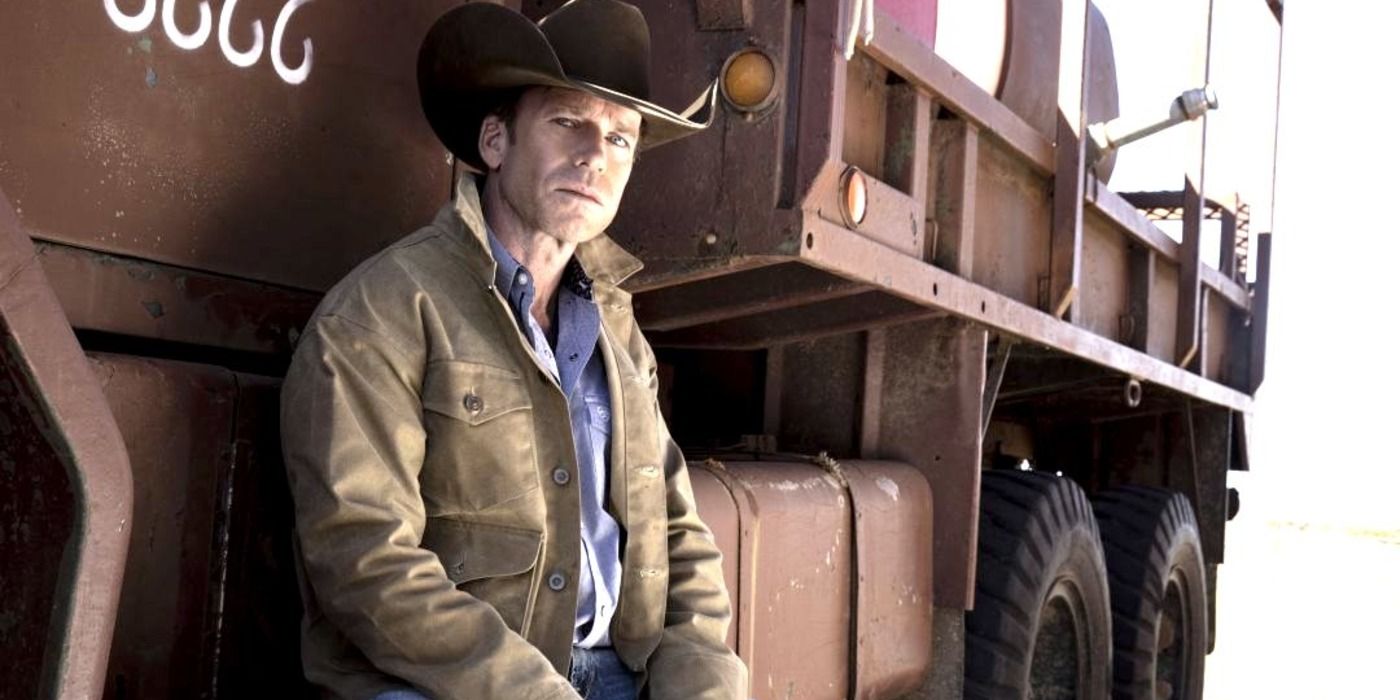 taylor-sheridan-social-popular