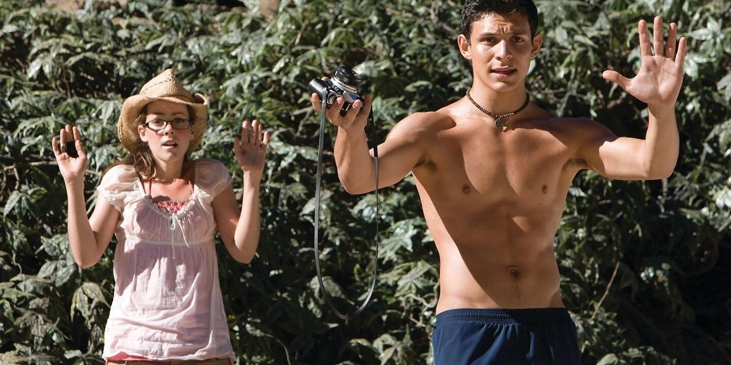 Jena Malone as Amy and Dimitri Baweas as Dimitri in Ruins