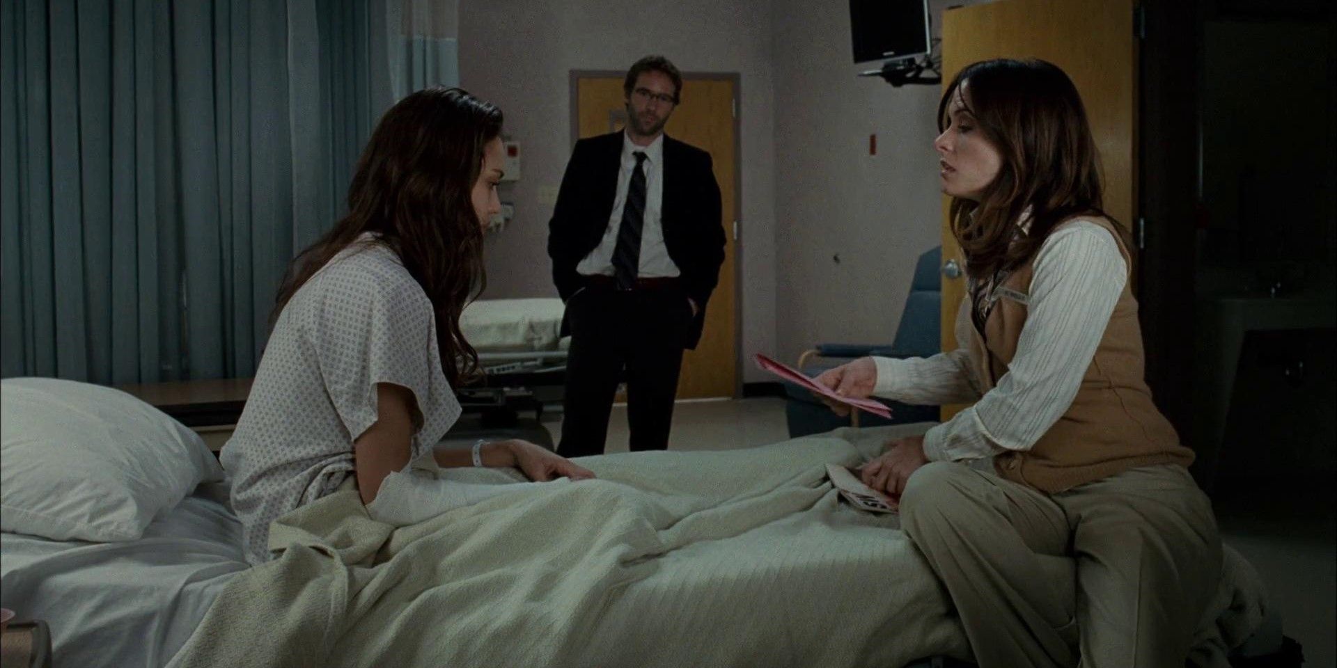 Jessica Alba as Sydney Wells in The Eye 