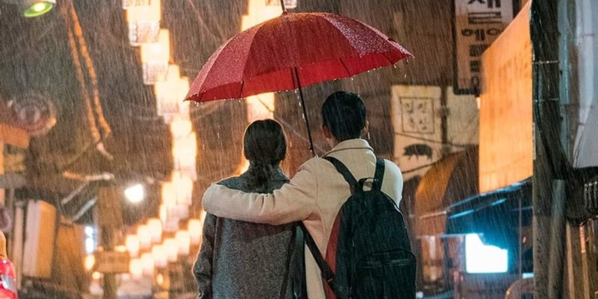 Yoon Jin Ah and Seo Joon Hee from 'Something in the Rain' are walking in the rain