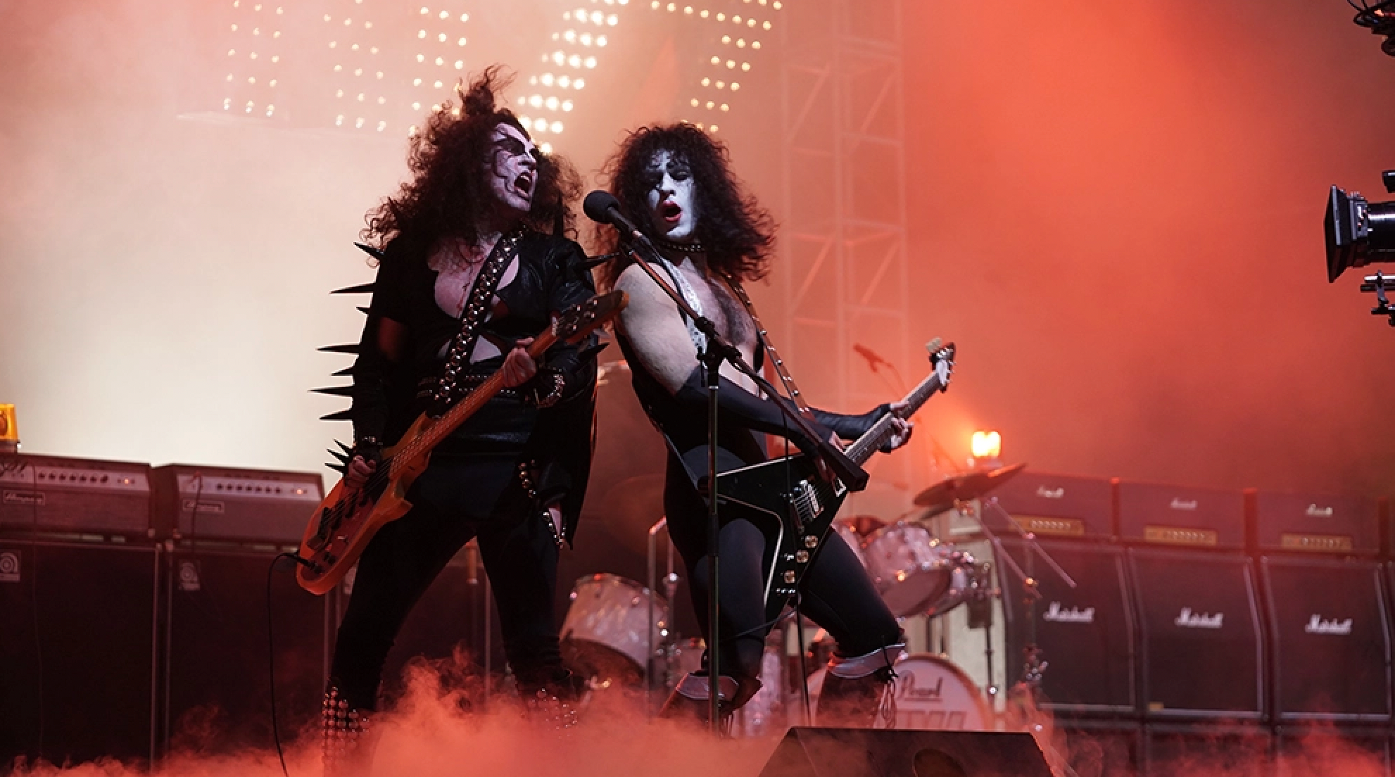 kiss-spinning-gold-movie