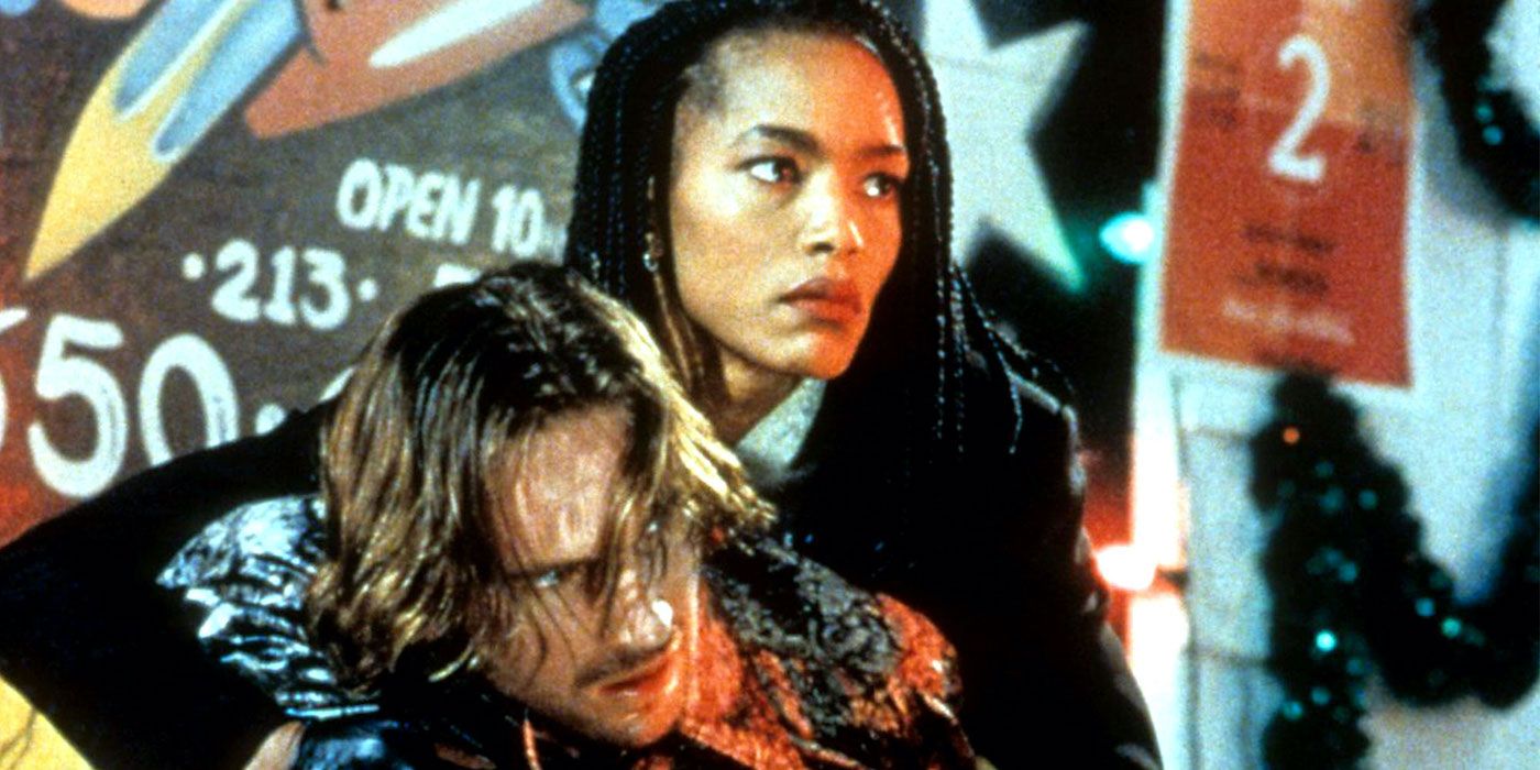 Mace carries Lenny as they face the same direction in Strange Days.
