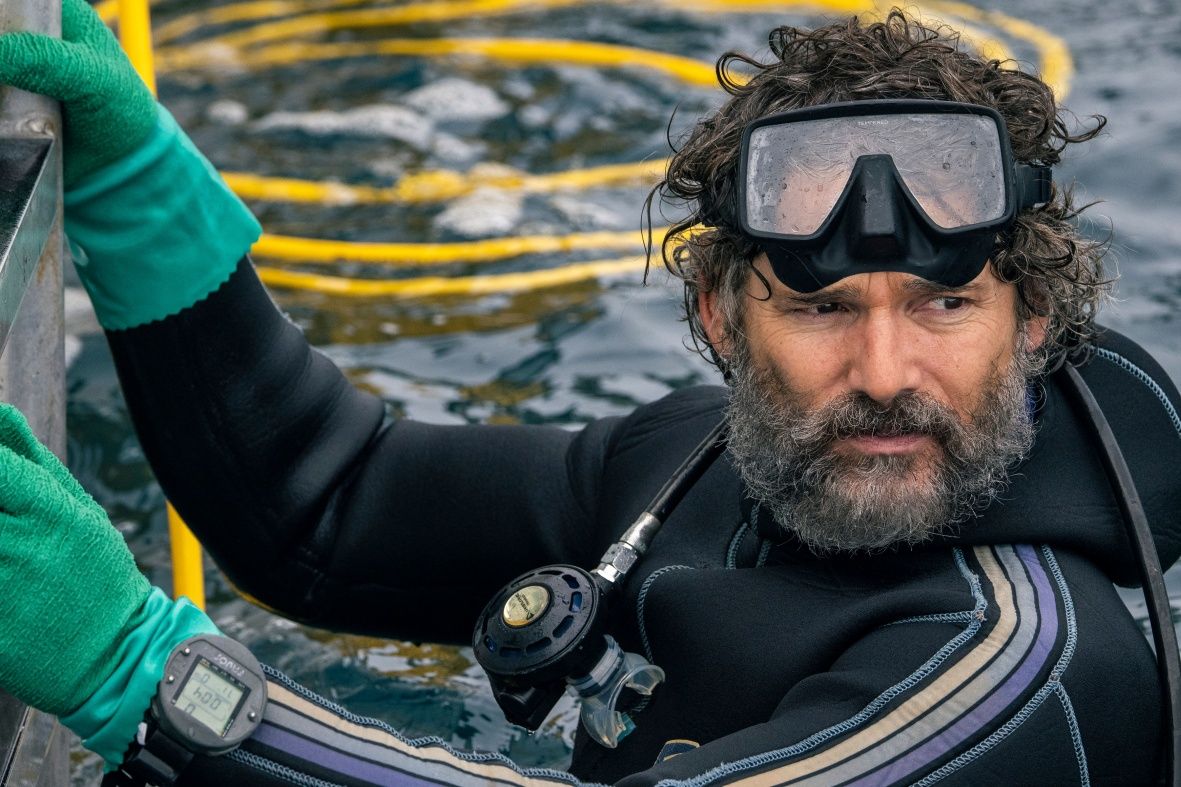 Eric Bana as Mack in Blueback