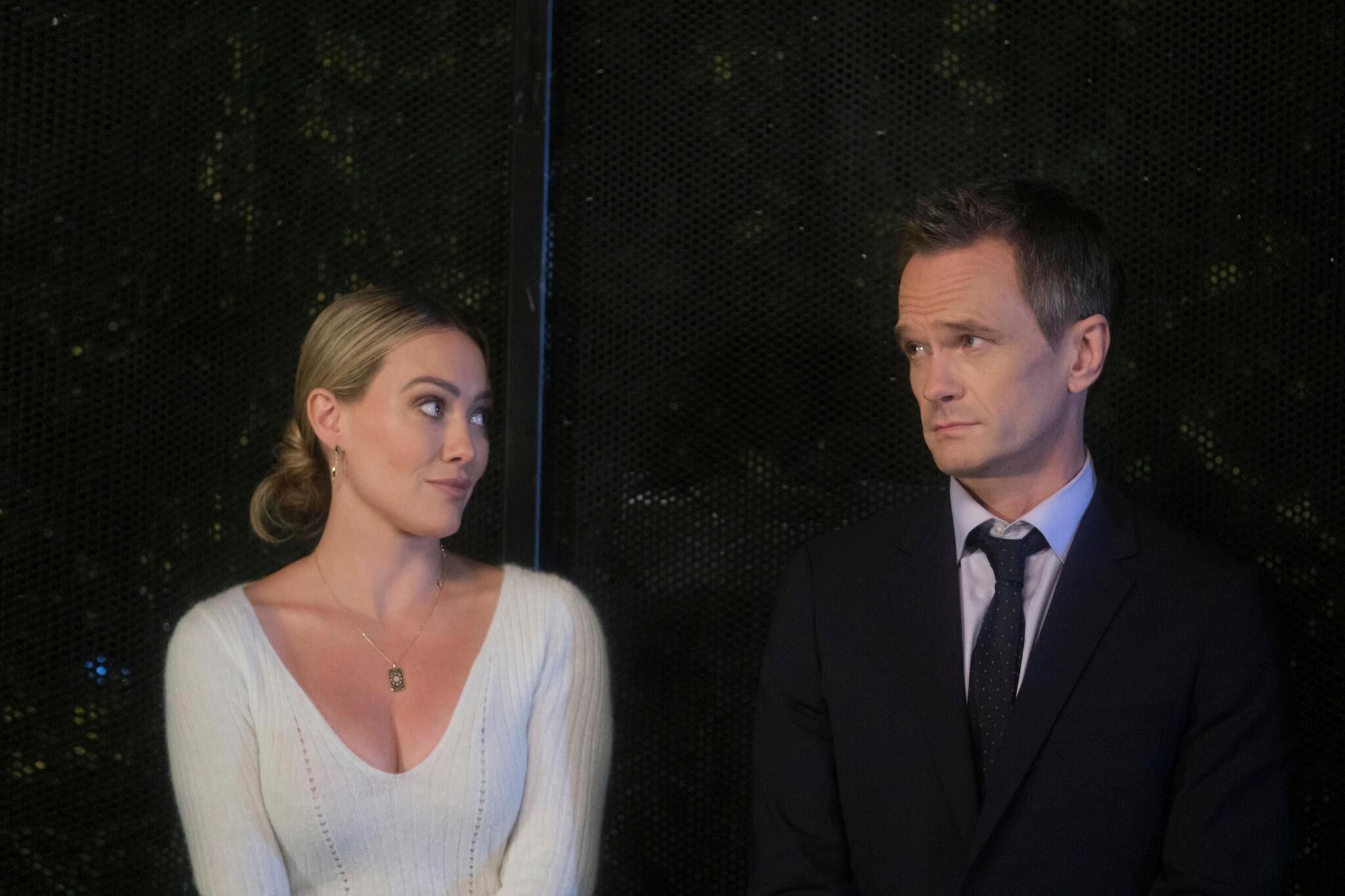 Hilary Duff and Neil Patrick Harris in How I Met Your Father Season 2