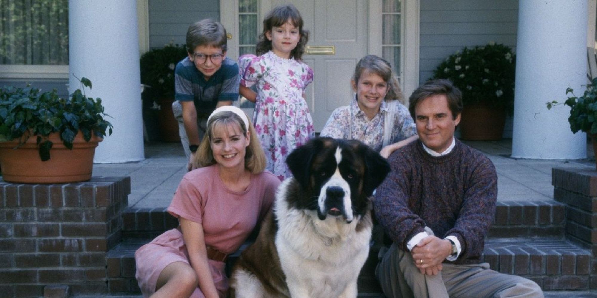 Cast of Beethoven with Beethoven's dog