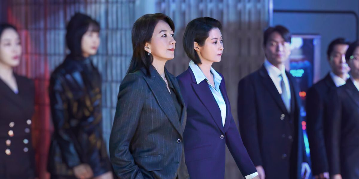 Kim Hee Ae and Moon So Ri walk with the group in Netflix's K-Drama Queenmaker.