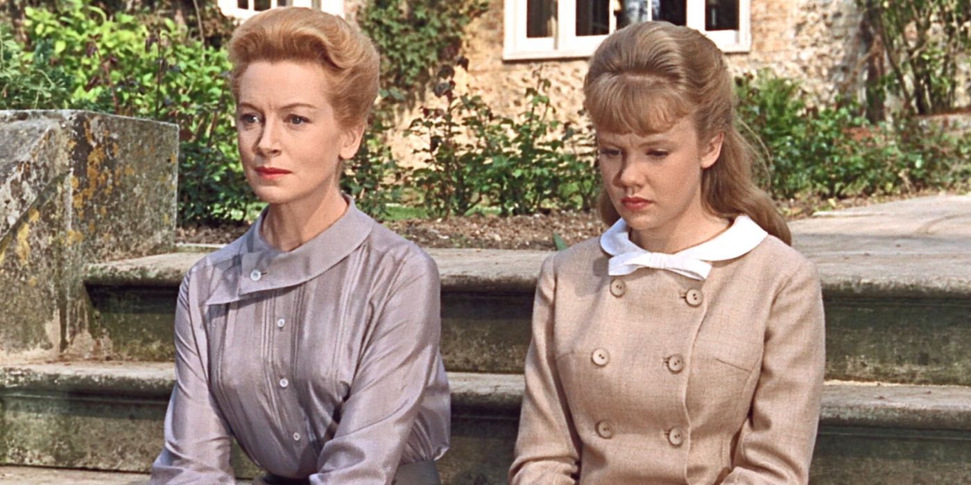 Deborah Kerr and Hayley Mills sitting next to each other on the porch in the Chalk Garden (1964)