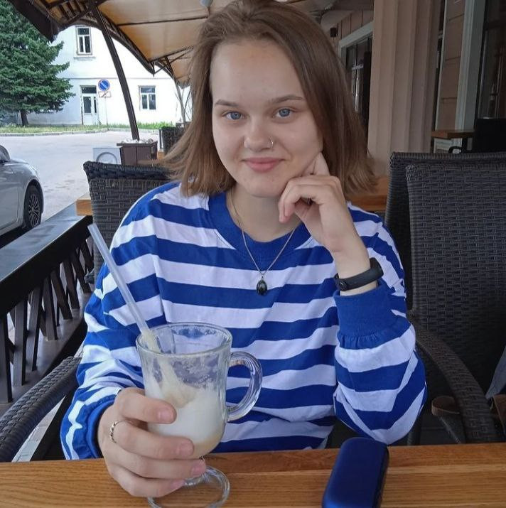 Ірина Навальна поїхала в окупований Маріуполь, щоб провідати свою самотню бабусю. Фото з сімейного альбому