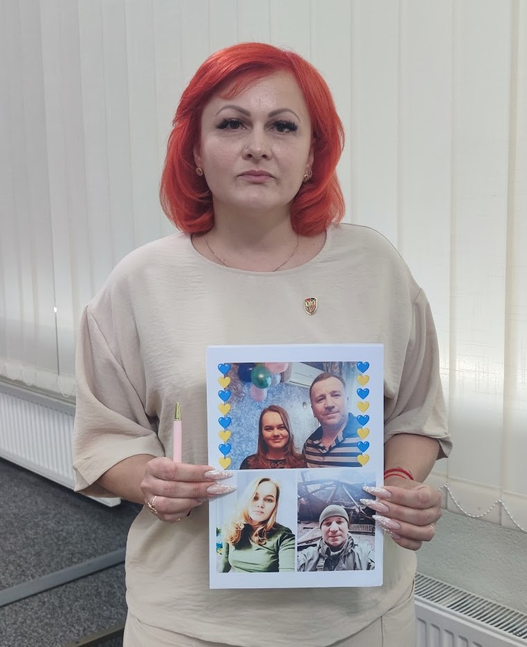 Олександра Столяр добивається звільнення двох рідних їй людей – доньки та чоловіка. Фото автора