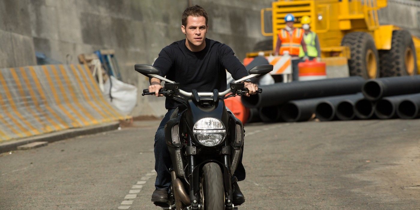 Jack-Ryan-Shadow-Recruit-Chris-Pine-Motorcycle