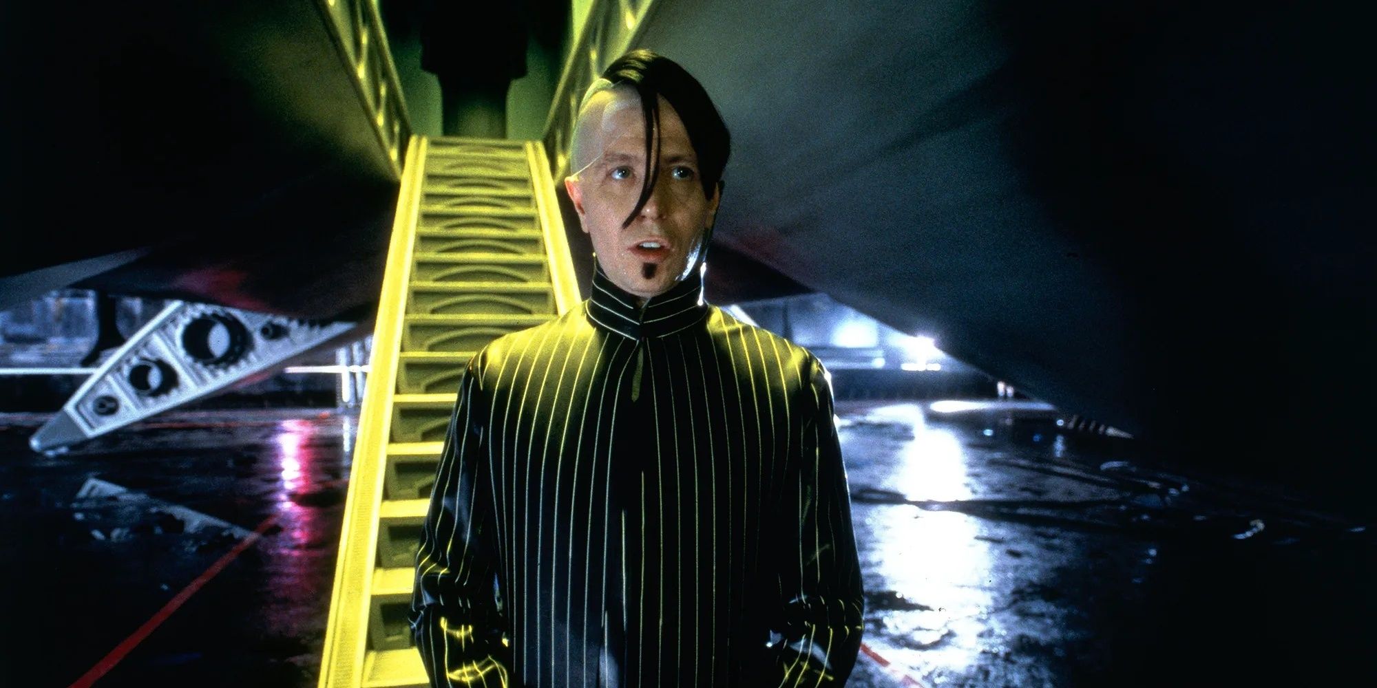 Zorg leaves his ship in The Fifth Element.