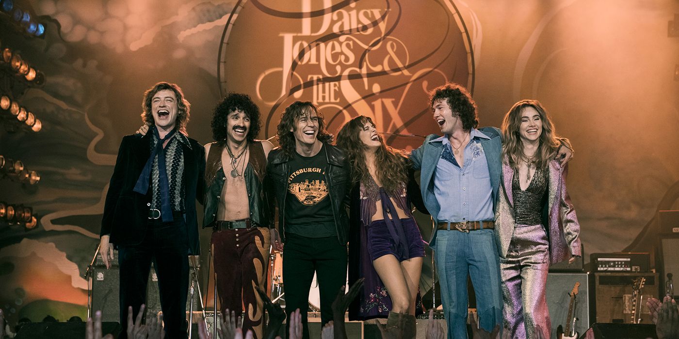 Josh Whitehouse, Sebastian Chacon, Sam Claflin, Riley Keough, Will Harrison and Suki Waterhouse in Daisy Jones and Six Episode 10