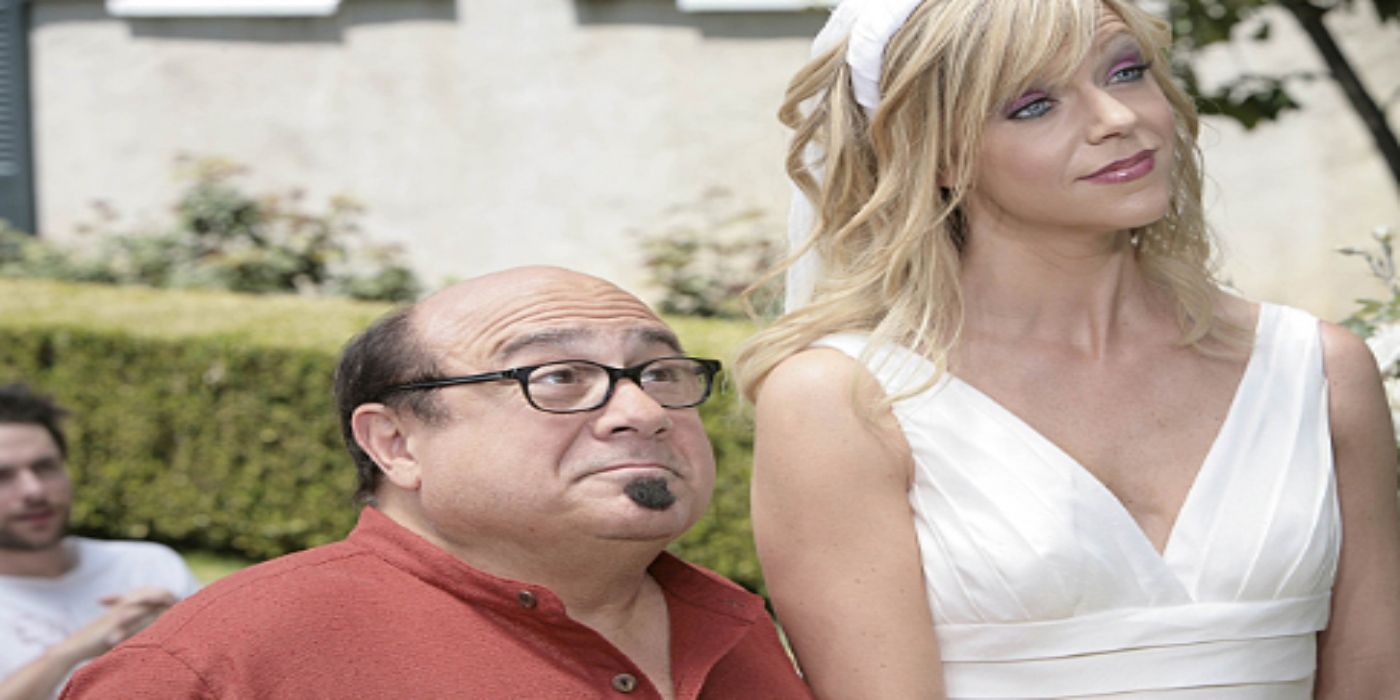 It's Always Sunny in Philadelphia Season 3 Episode 3 - Dennis and Dee's Mom is Dead