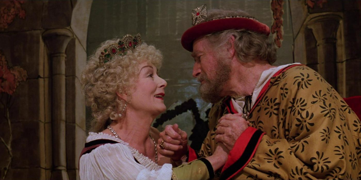 Charlton Heston as the Player King and Rosemary Harris as the Player Queen in Kenneth Branagh's Hamlet (1996)